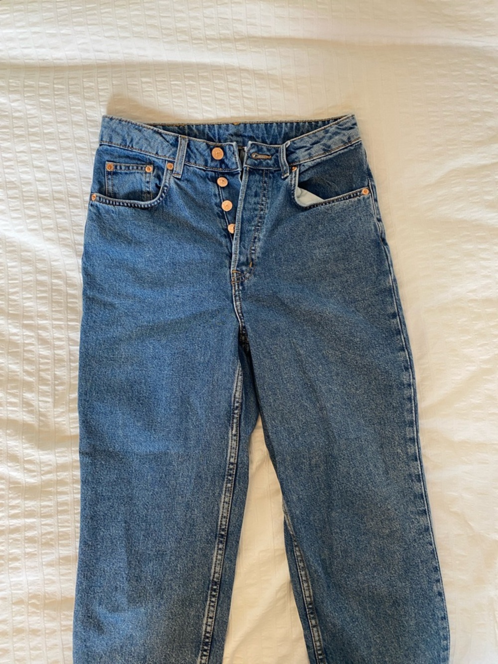 Divided H and M - Classic High-Rise Blue Women's Jeans -Gold button down